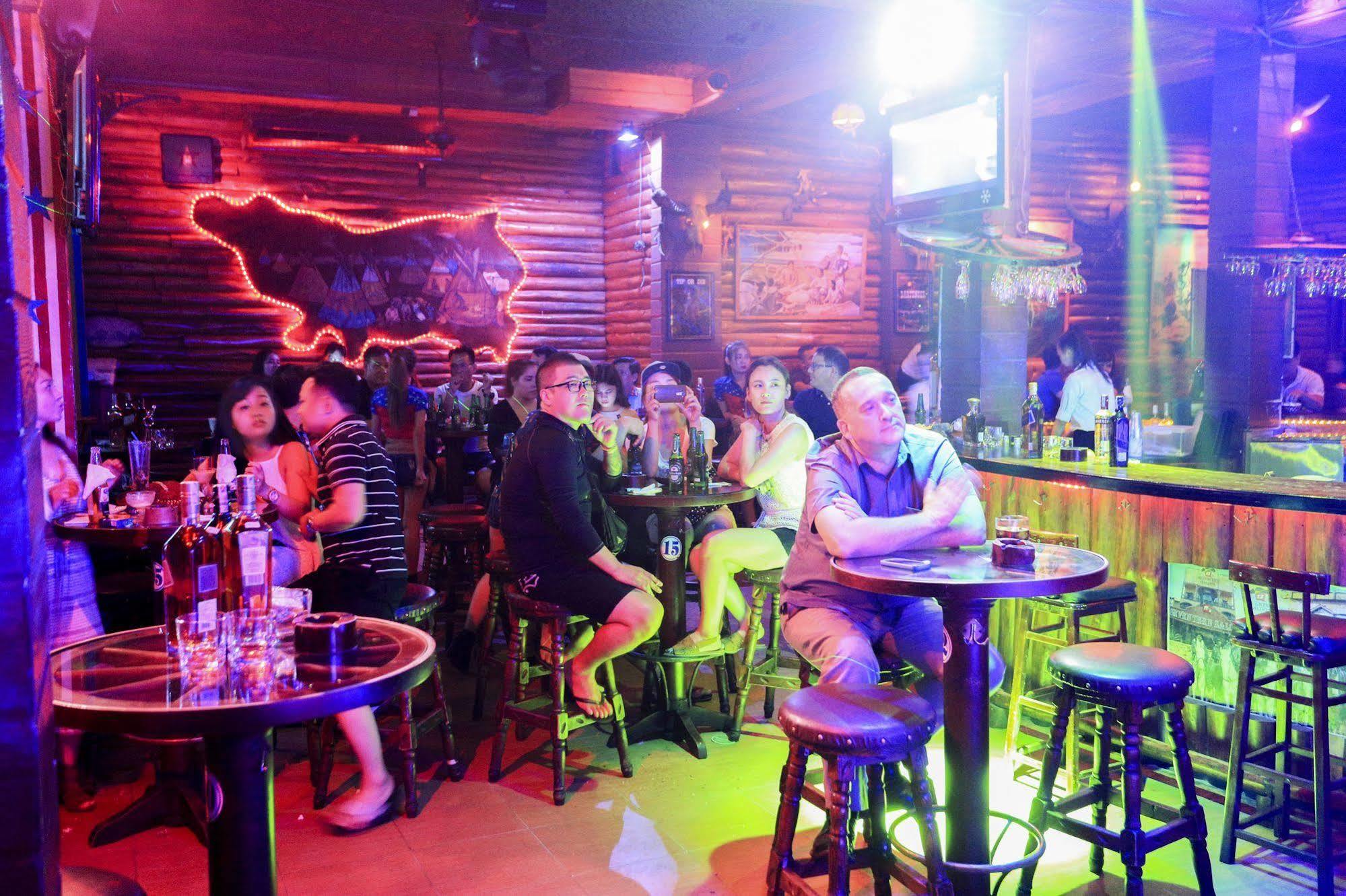 Seventeen Saloon Hotel Da Nang Exteriör bild