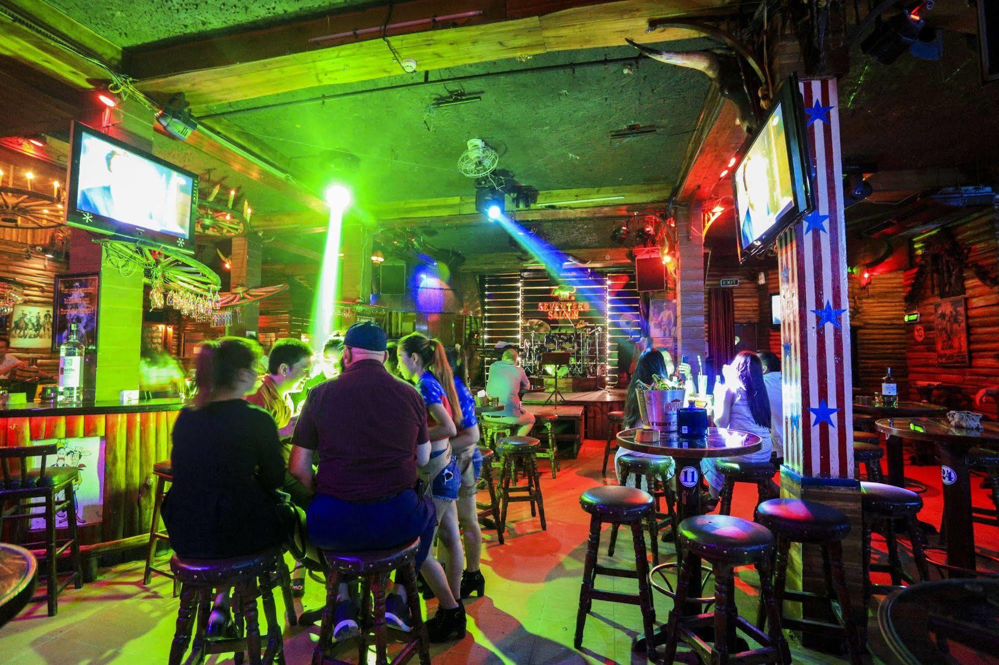 Seventeen Saloon Hotel Da Nang Exteriör bild