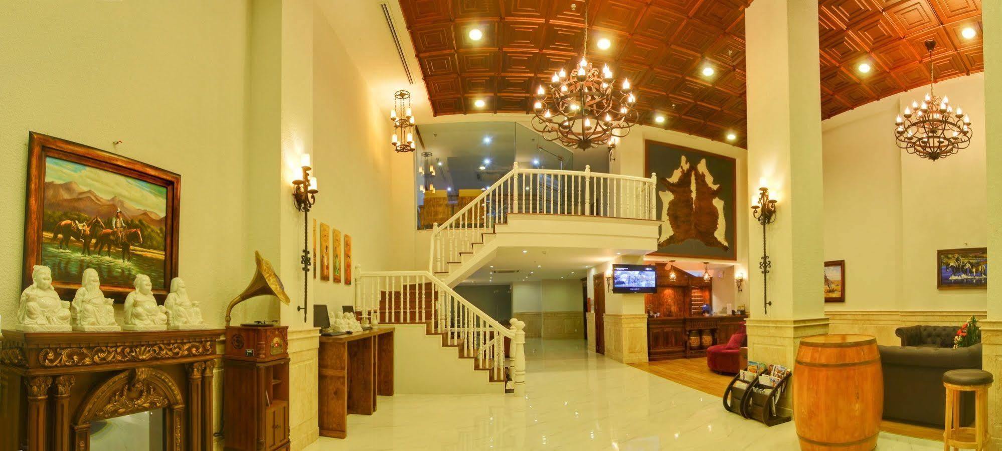 Seventeen Saloon Hotel Da Nang Exteriör bild